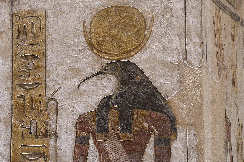 12 MAK_5964.jpg - Il dio Thot era rappresentato con la testa di un ibis (un uccello sacro) e un disco lunare sulla testa, a simboleggiare il suo ruolo di dio lunare venerato come il dio della saggezza, della scrittura, della magia e del tempo.